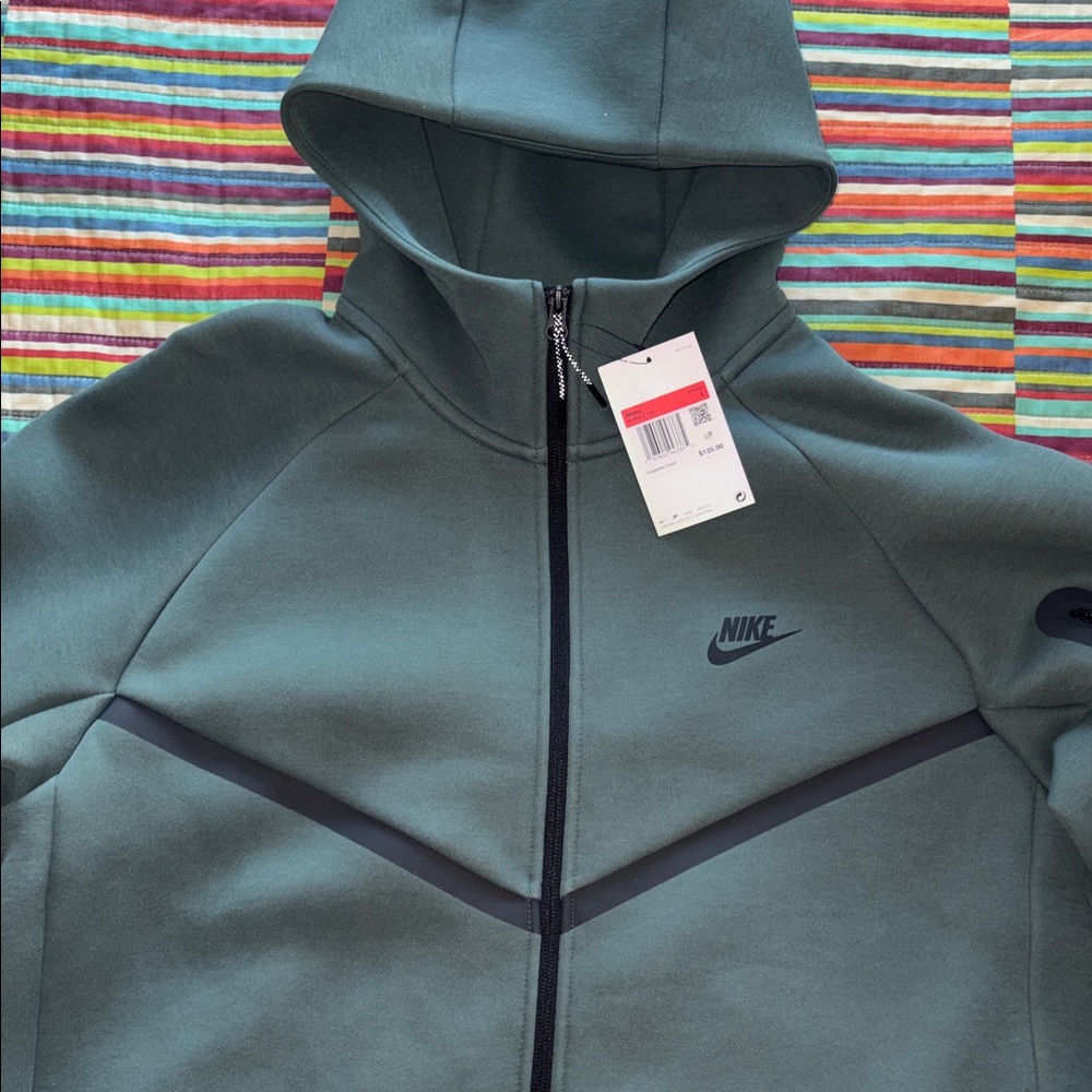 Nike Men's Hooded Full-Zip Performance Jacket in Teal nwt large